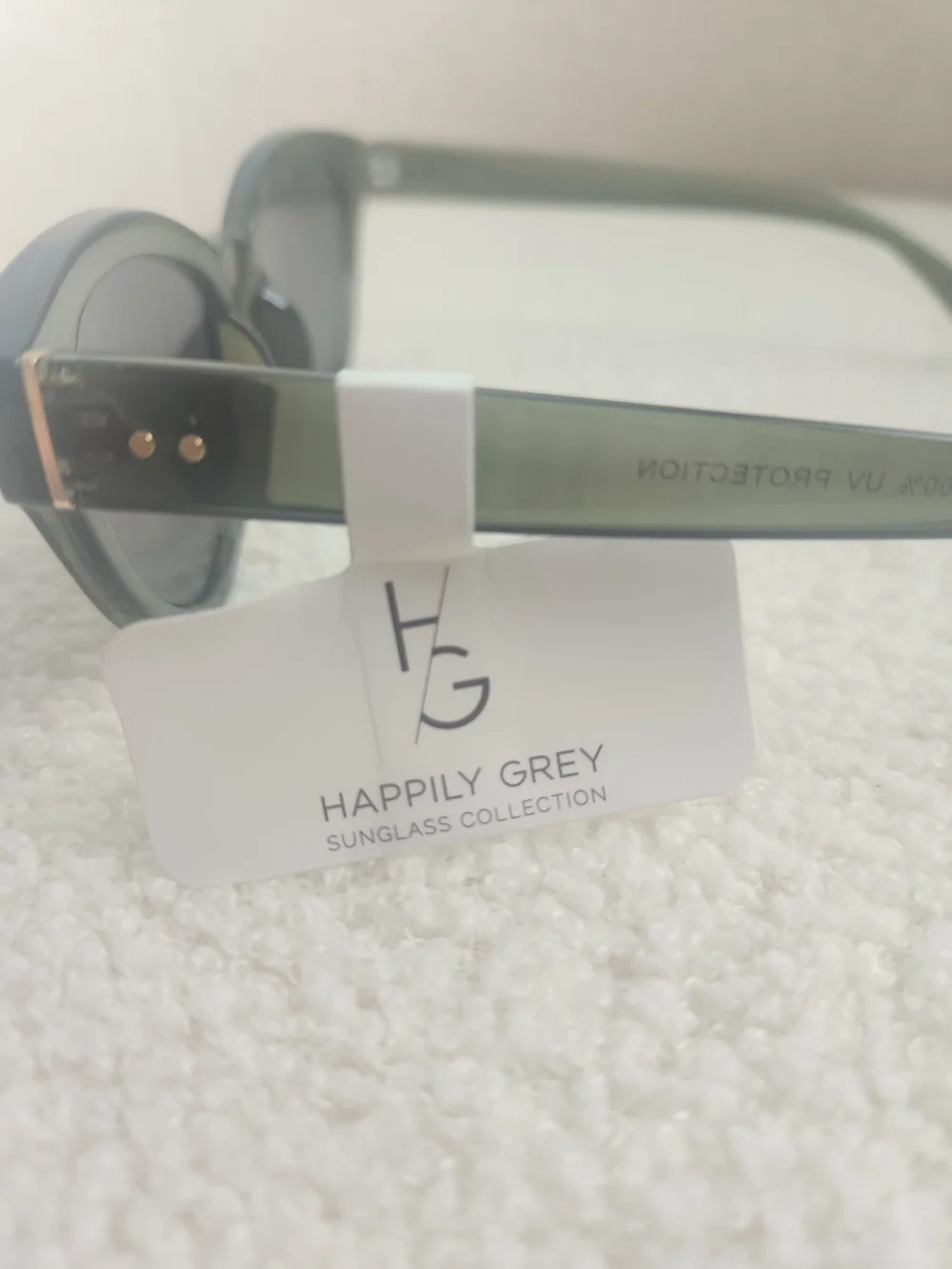 Happily Grey Women's Olive Green Translucent Cat-Eye Sunglasses
